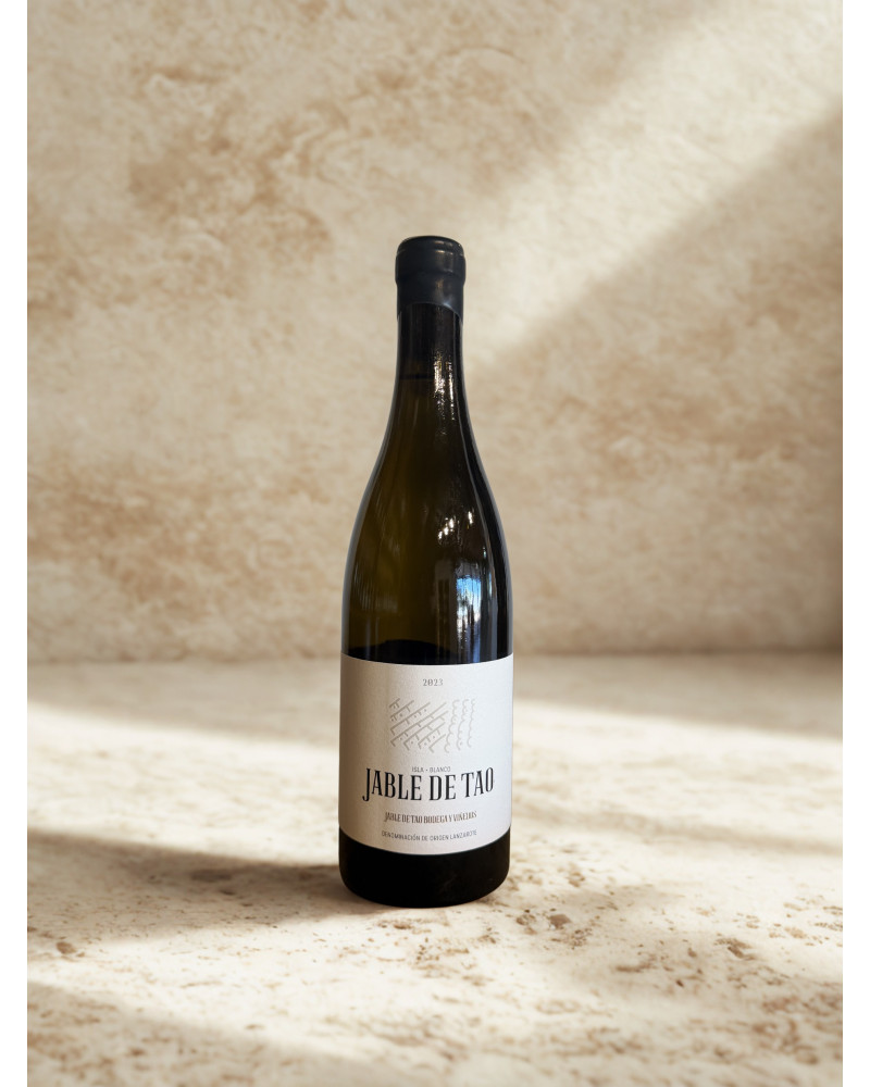 Botella de Jable de Tao Blanco 2023, vino blanco volcánico elaborado en Lanzarote.