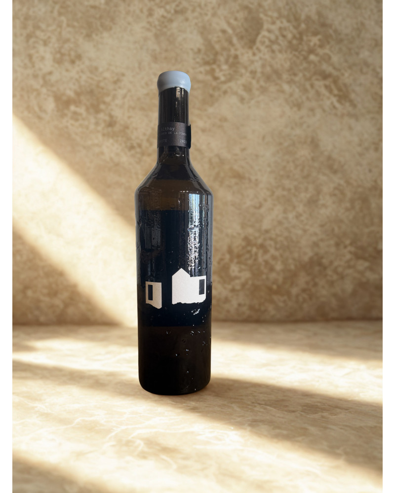 Perfect with seafood, fish, rice dishes, Mediterranean cuisine and contemporary gastronomy.
