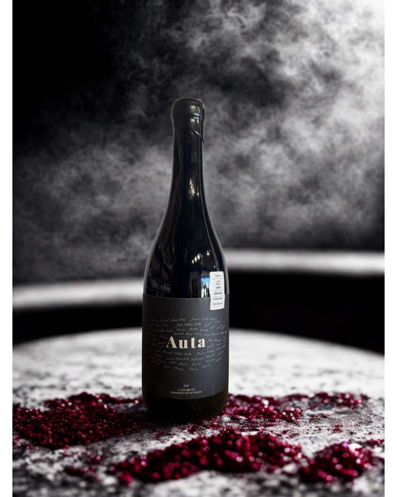Botella de Auta Tinto 2025 elaborada con Listán Negro en Lanzarote.